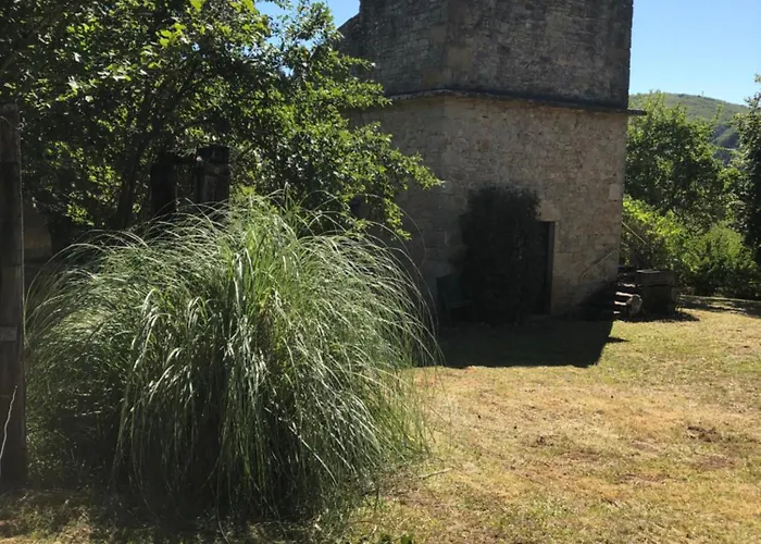 Vieux Pigeonnier * Tour-de-Faure