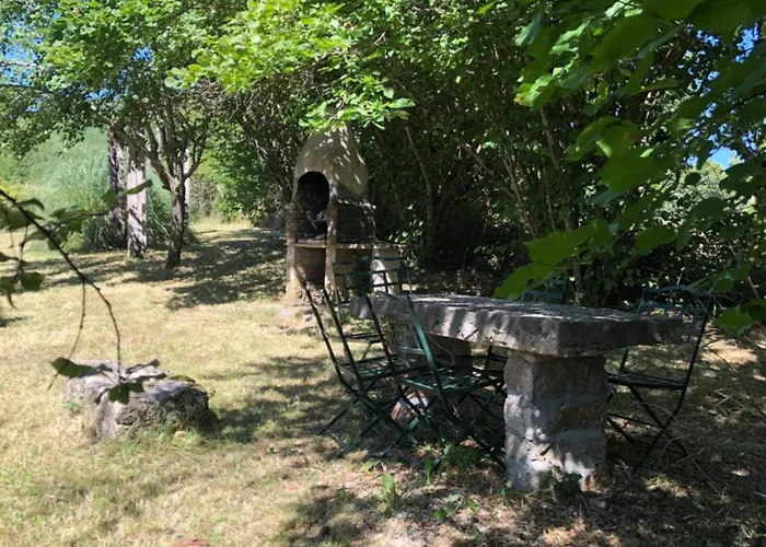Vieux Pigeonnier Tour-de-Faure